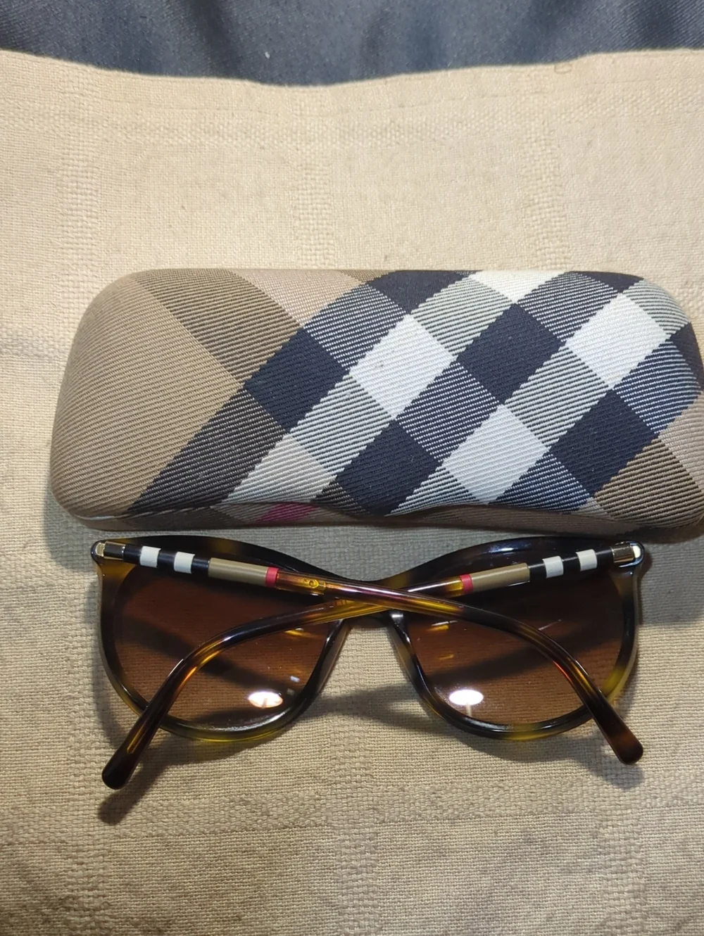 Burberry stylish sunglasses